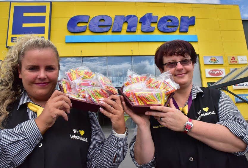 Angela Zwerenz (l.) und Claudia Vorwerk-Lante laden zum Los-Kauf.