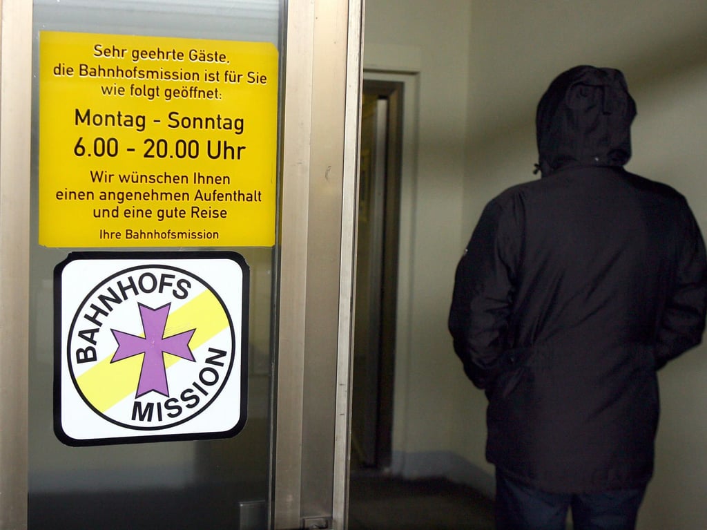 Ein Mann flog aus der Bahnhofsmission Magdeburg. Er beleidigte die Polizei und befürwortete den Doppelmord in Kusel.