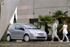 Neuzugang in der Kompaktklasse - seine geringen Abmessungen machen den Citroen C2 nach Herstellerangaben zum praktischen Stadtfahrzeug. (Citroen/dpa/gms)