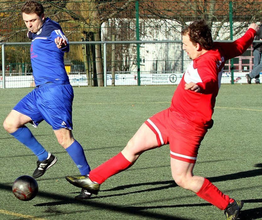 Torsten Klaus (blau) war bisher in den Testspielen treffsicherster VfB-Schütze.