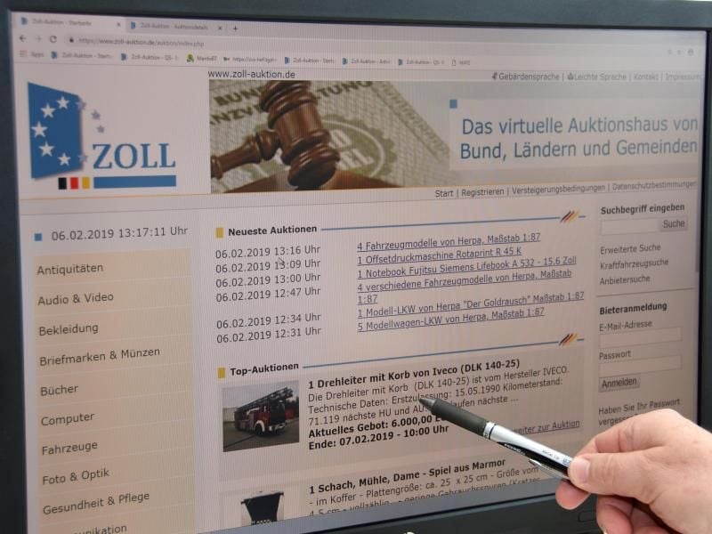 Die Auktions-Seite des Zolls, auf der Gemeinden, Länder und der Bund gepfändete, beschlagnahmte und ausgesonderte Artikel versteigern. Foto: Jörn Perske