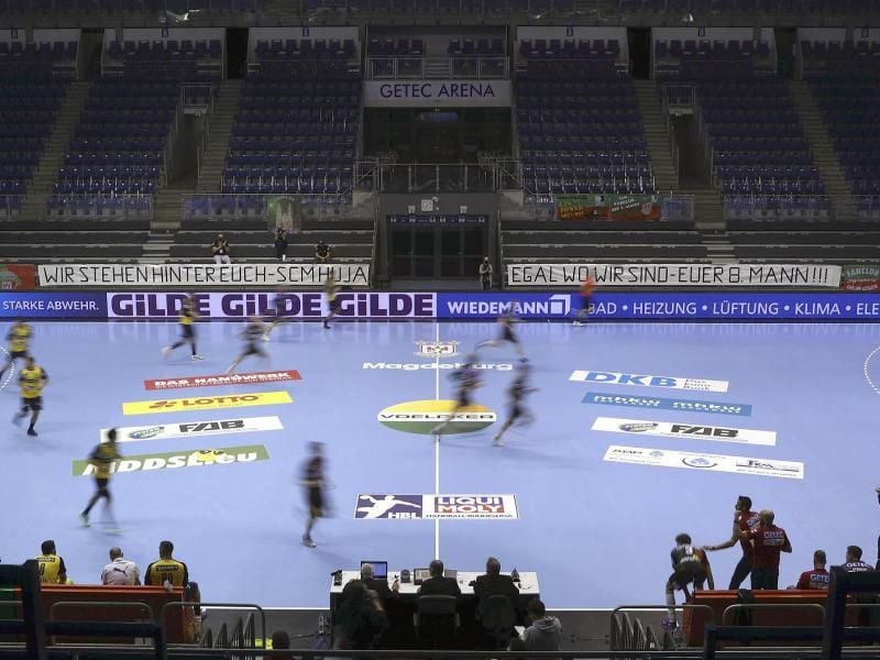 Die verschärfte Corona-Situation wirkt sich auch auf die Handball-Bundesliga aus. Foto: Ronny Hartmann/dpa-Zentralbild/dpa