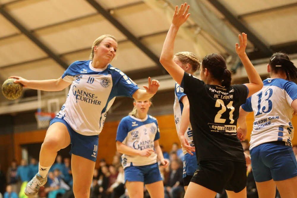 Christiane Retting (beim Wurf) und die Wildgänse, hier beim letzten Auswärtsspiel in Leipzig, mussten sich in Bayreuth nach langem Kampf knapp geschlagen geben.
