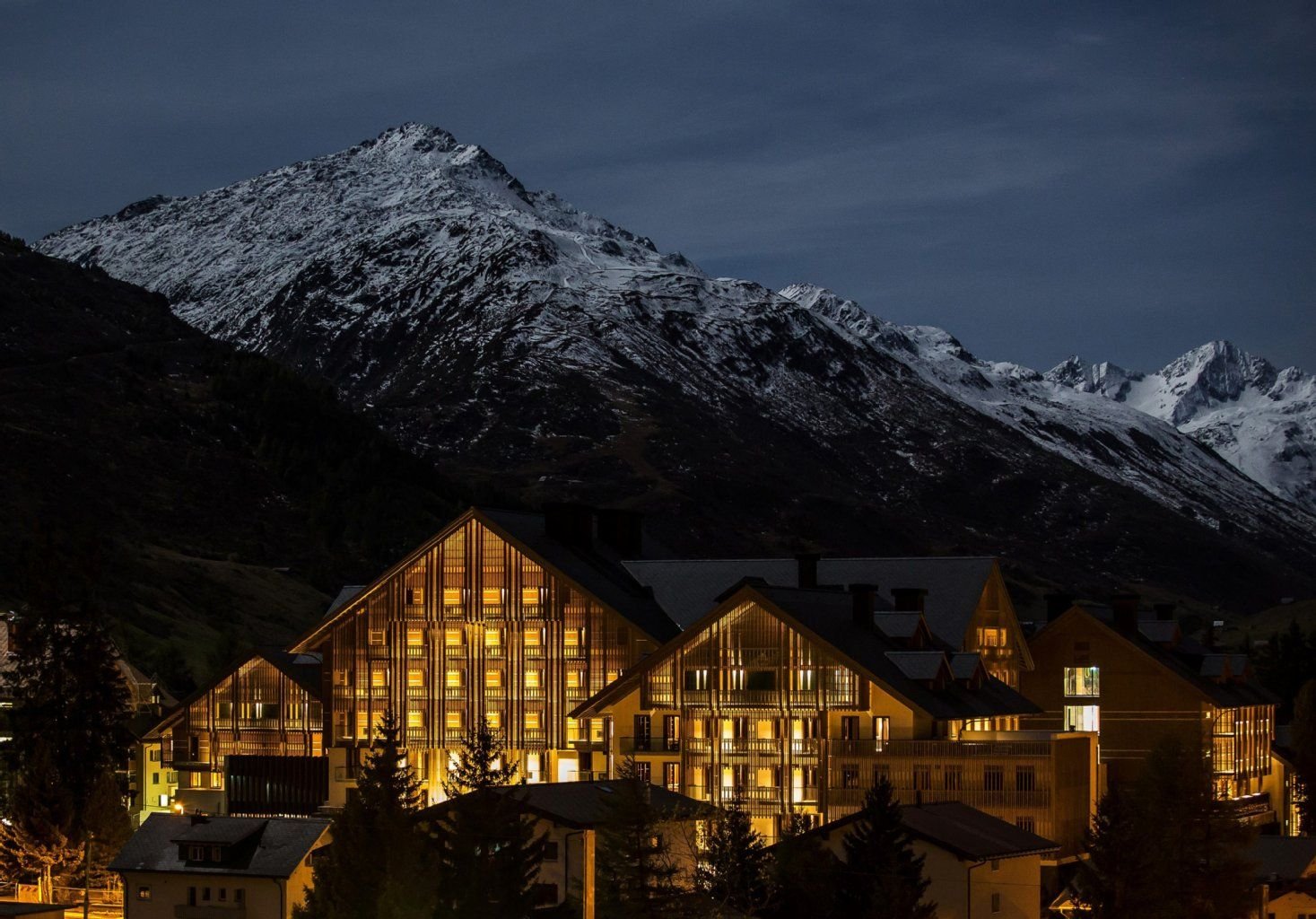 Mit ferngesteuertem Gas-Kamin und Ski-Butler: Das „The Chedi Andermatt“ bietet hochmodernen Luxus vor uralter Bergkulisse.