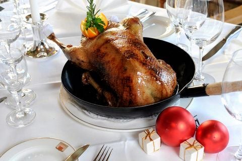 Die Weihnachtsgans gehörte auch bei Reiner Haseloff zum Fest wie der geschmückte Baum.