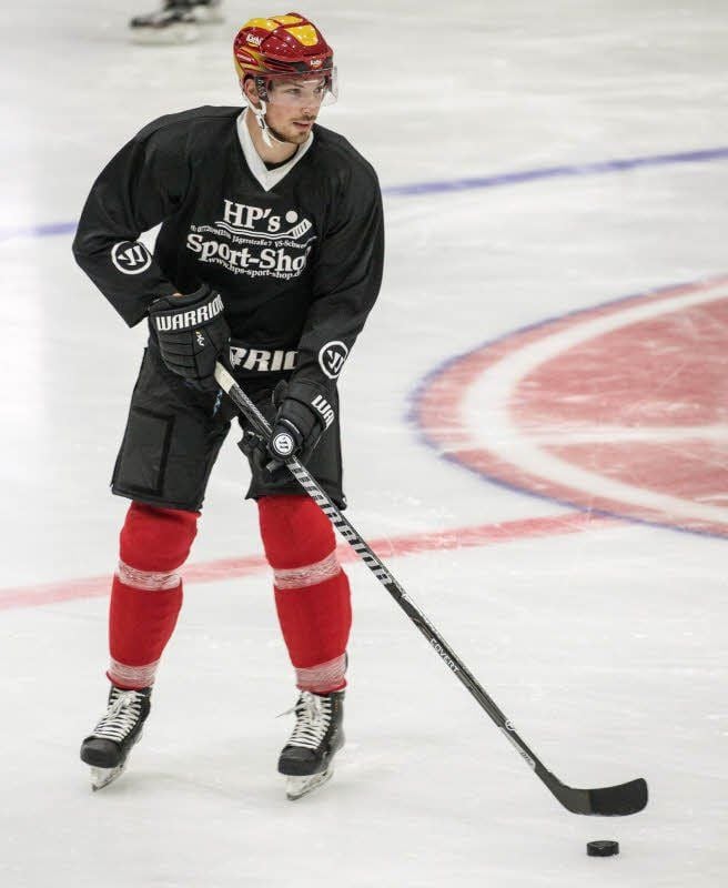 Marco Habermann am Mittwoch bei seinem ersten Training mit den Saale Bulls im Eisdom Selkestraße