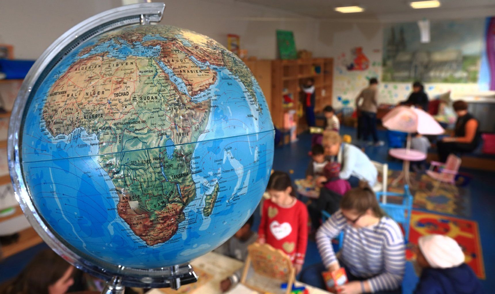 Ausländische Kinder werden im Kindergarten in der Zentralen Anlaufstelle für Asylbewerber (Zast) in Halberstadt betreut.