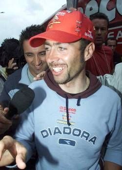 Gilberto Simoni am 24. Mai 2002 bei der Giro d' Italia im letzten Jahr. (Foto: dpa/Archiv)