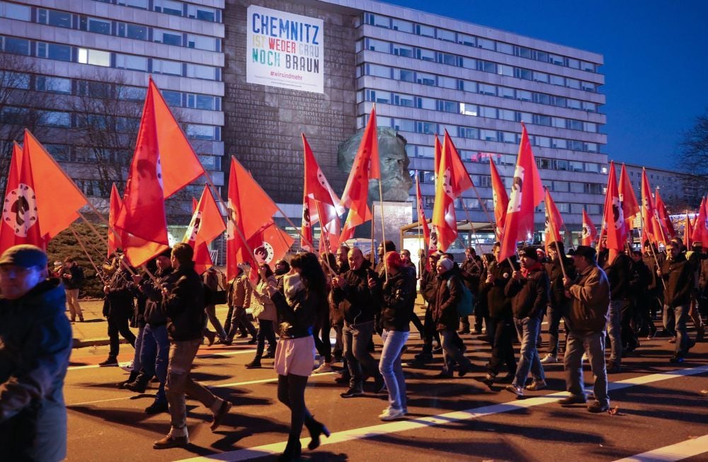 Rechte Kundgebungen vor dem „Nischel“: Im November 2018 demonstrierte eine Gruppierung anlässlich des Besuchs von Angela Merkel in Chemnitz.