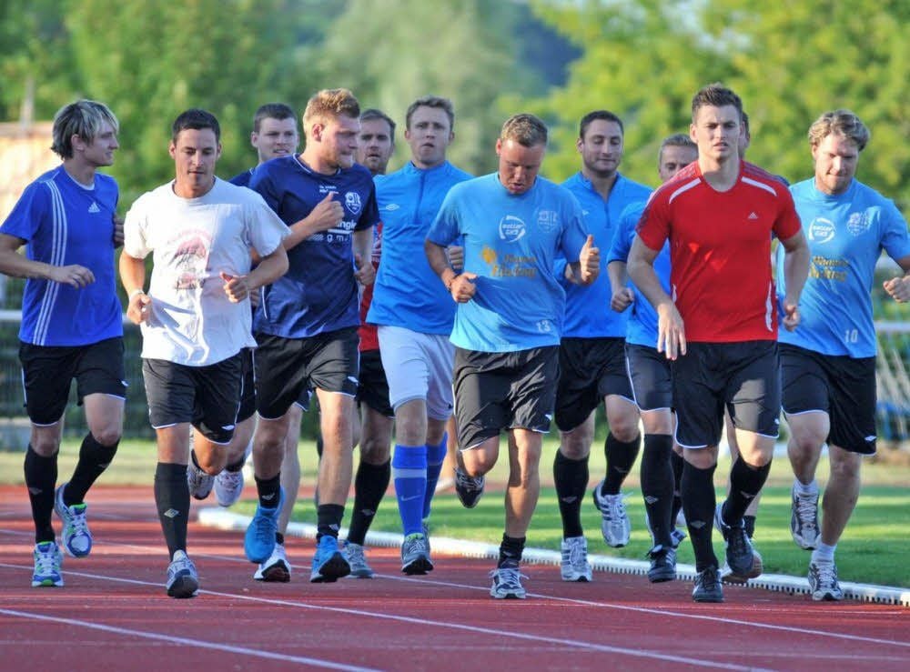 Die verstärkte Mannschaft des 1. FC Bitterfeld-Wolfen muss für die Verbandsliga in Tritt kommen.