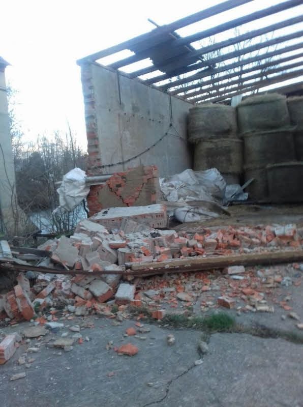 In Göbitz wird vom Sturm die alte Scheune an der Mühle in Schutt gelegt.