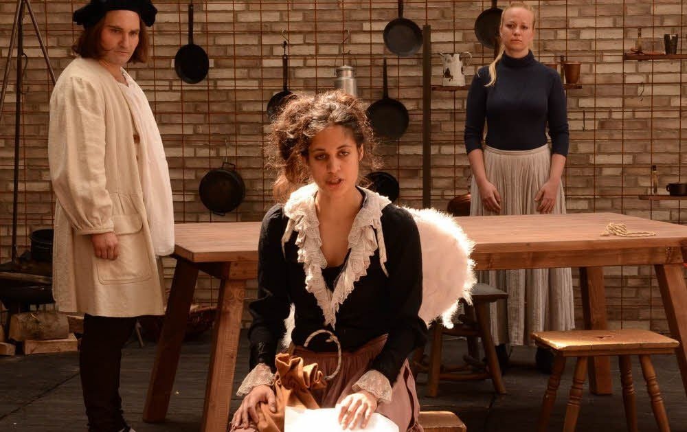 Sebastian Thiers (Luther), Yvonne Döring (Ottilie) und Michaela Dazian (Katharina) am Dienstag bei der Probe zu „Gottes Narr und Teufels Weib“.