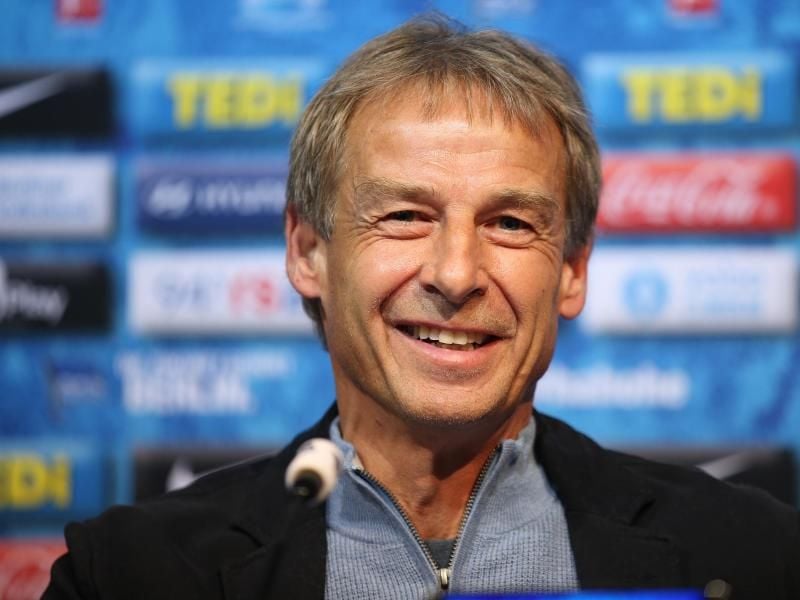 Machte schon privat mit Eintracht-Coach Adi Hütter Bekanntschaft: Hertha-Trainer Jürgen Klinsmann. Foto: Andreas Gora/dpa