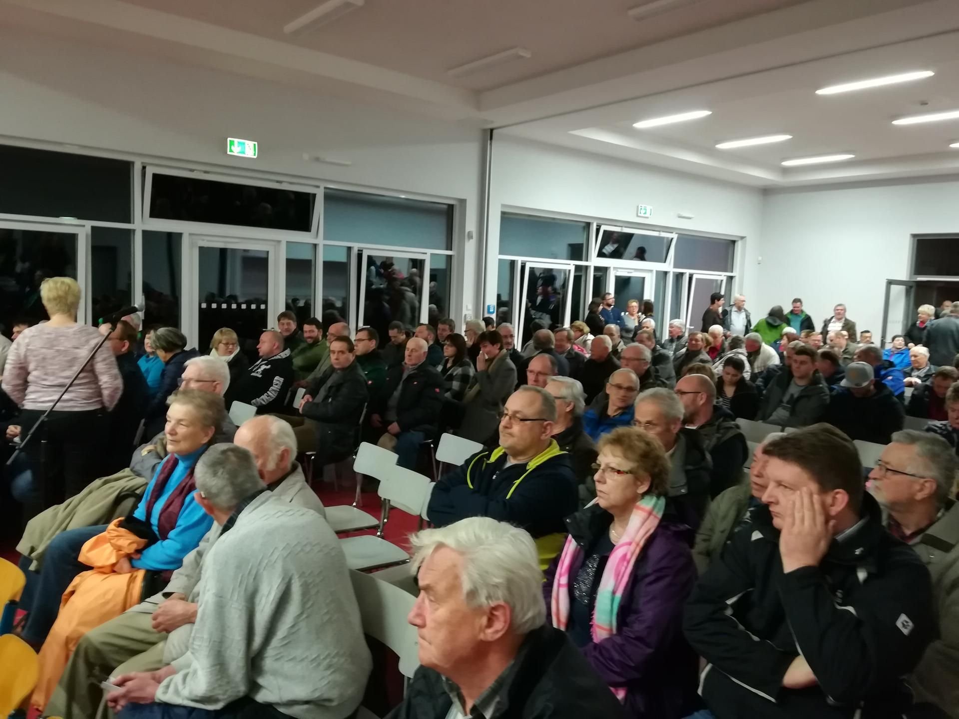 Gut 250 Menschen folgten der kurzfristig einberufenen Einwohnerversammlung in Egeln.