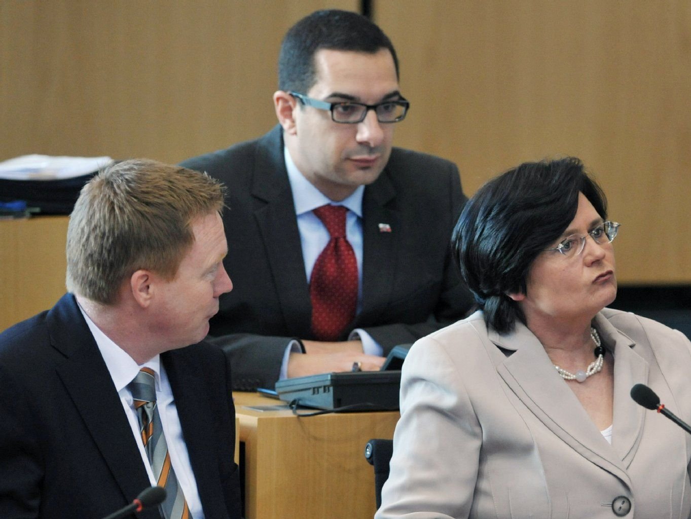 Thüringens Kultusminister Christoph Matschie (SPD/l-r), Regierungssprecher Peter Zimmermann und Ministerpräsidentin Christine Lieberknecht (CDU)