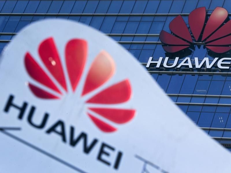 Huawei steht seit Mai 2019 auf einer schwarzen Liste der Regierung Trump. Foto: Andy Wong/AP/dpa