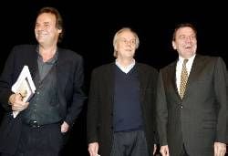 Gerhard Schröder mit den Schriftstellern Peter