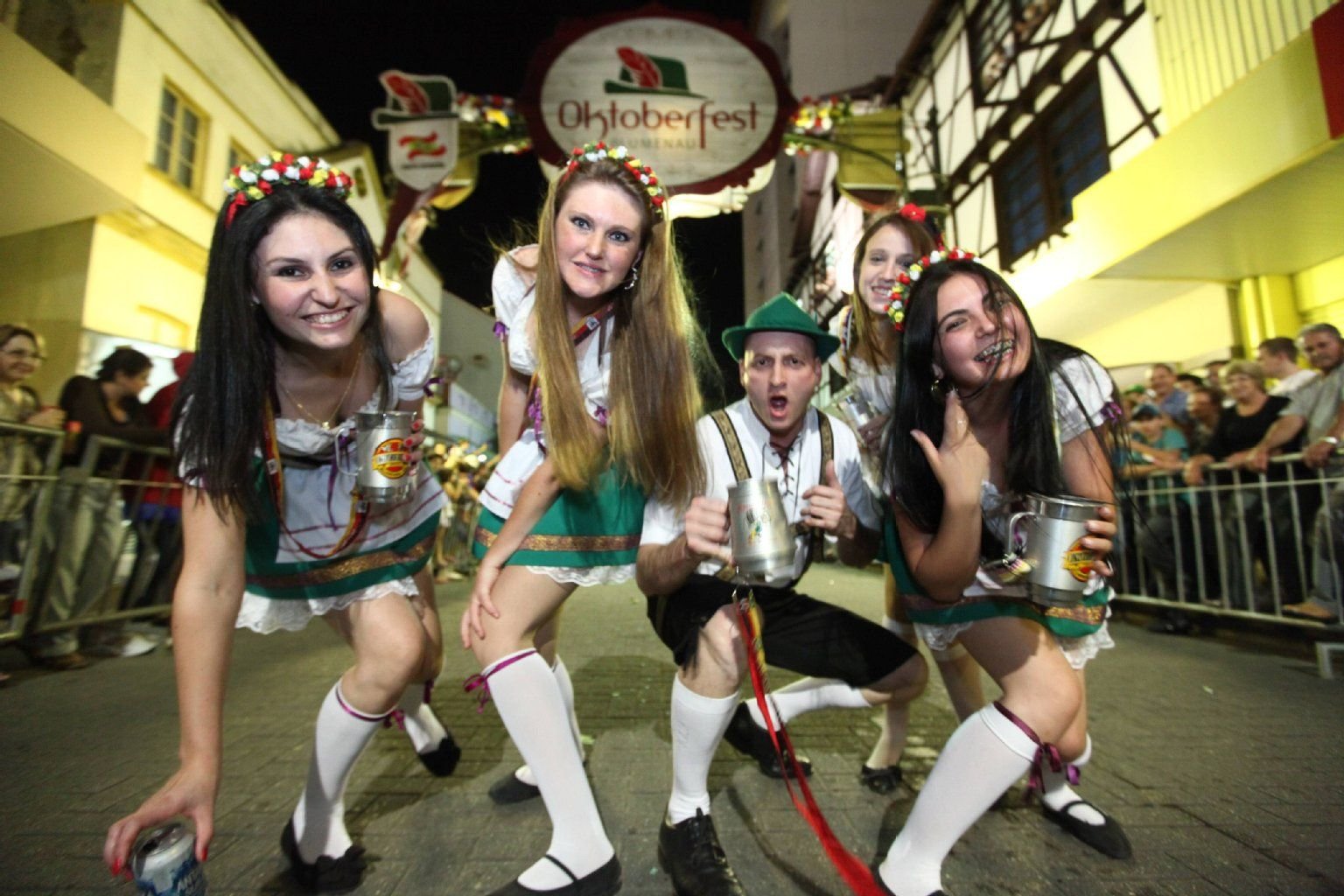 Ozapft is! Teilnehmer des Oktoberfests im brasilianischen Blumenau.