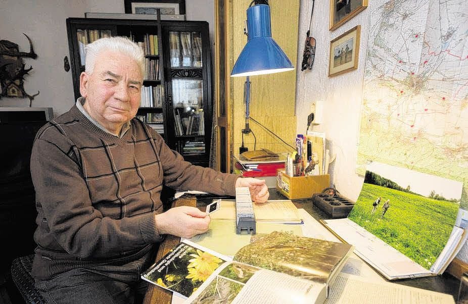Wolfgang Hohlfeld dokumentiert in seinem Büro alles, was er in der Natur gesehen und fotografiert hat.