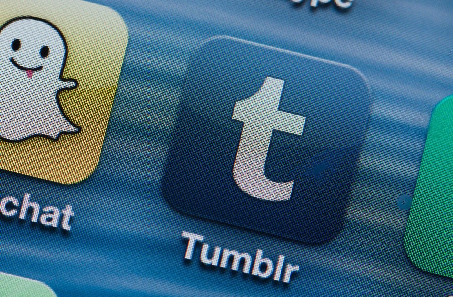 Auf dem Display eines iPhones ist am 12.04.2013 in Schwerin (Mecklenburg-Vorpommern) das App-Logo von Tumblr zu sehen. Der Internetkonzern Yahoo kauft den Blog-Dienst Tumblr für 1,1 Milliarden Dollar (855 Mio Euro).