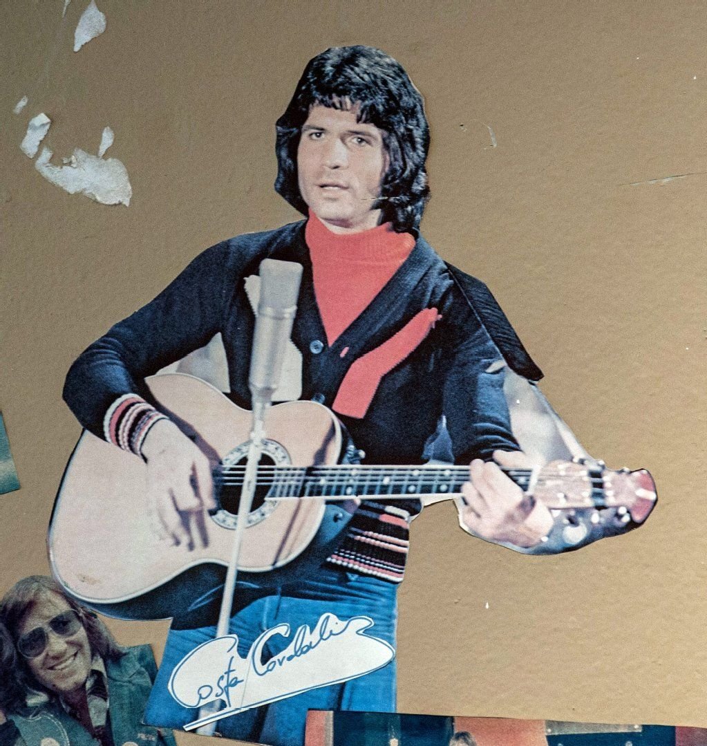 Auch ein ausgeschnittenes Foto von Schlagersänger Costa Cordalis haben sich DDR-Staatsbedienstete an die Wand gehängt.