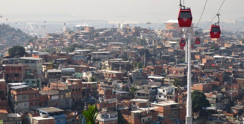 Die Gondelbahn über den Favelas von Rio.