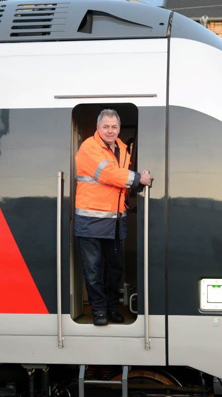 Mit an Bord des Testzugs: Bernd Neumann von der Firma Bombardier.