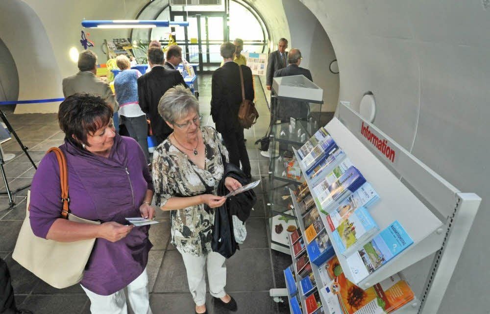 Mit jeder Menge Informationsmaterial kann man sich im neuen Tourismuspunkt ausstatten.
