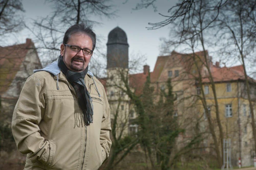 CDU-Landtagskandidat Wilfried Langner vor dem Schloss Köthen, wo er im Park große Teile seiner Kindheit und Jugend verbracht hat.