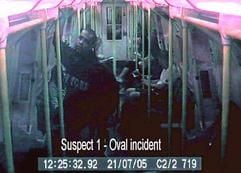 Das Polizeifoto zeigt Yasin Hassan Omar in einer Londoner U-Bahn - Foto von einer Überwachungskamera vom 21.07.2005. (Foto: dpa)