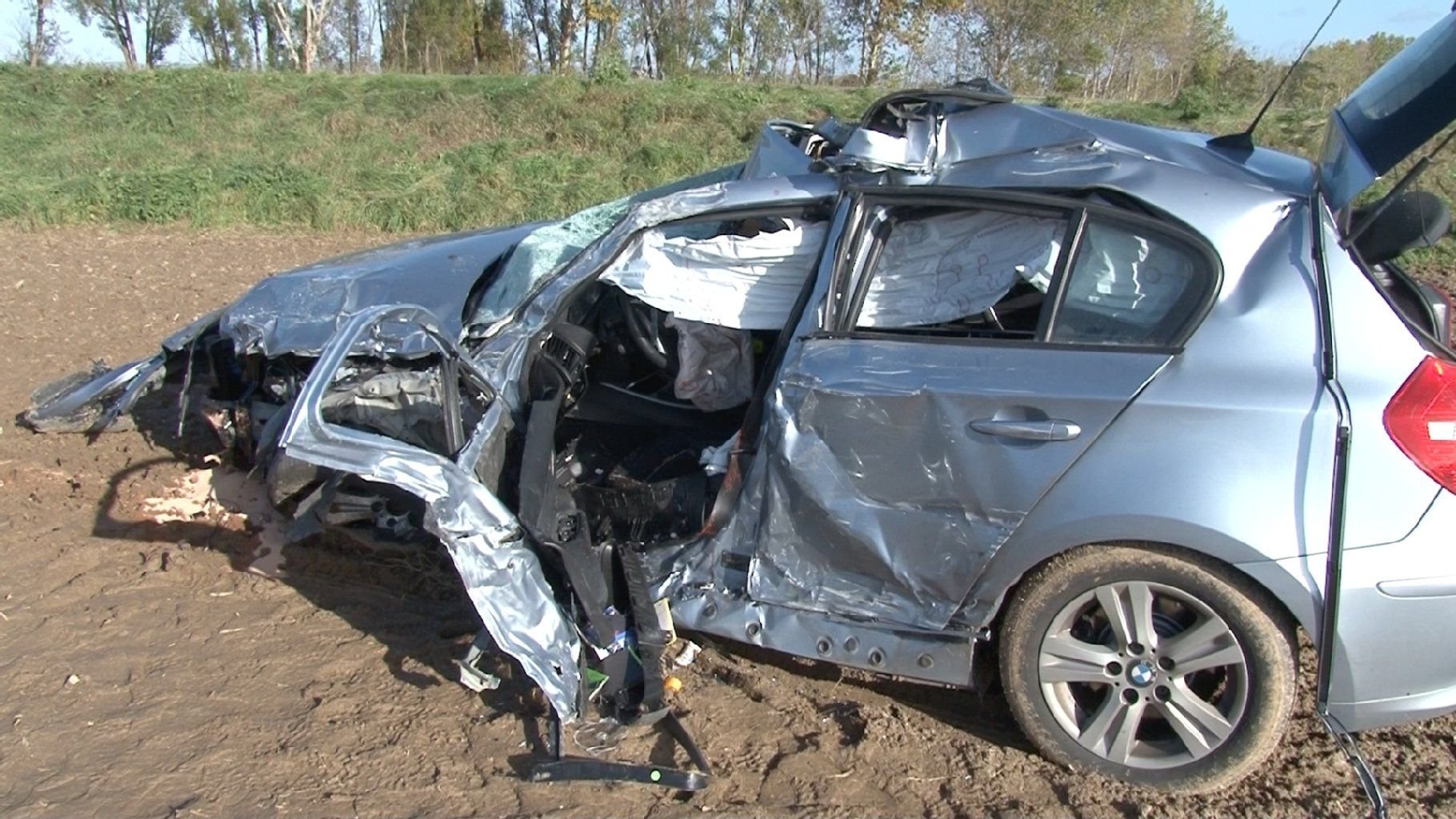 Bei dem Unfall auf der L 82 im Landkreis Harz wurde der Pkw vollständig zerstört.
