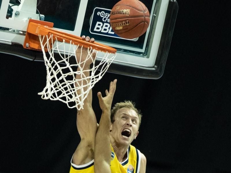 War mit 16 Zählern gegen Asvel Villeurbanne der beste Werfer von Alba Berlin: Luke Sikma. Foto: Andreas Gora/dpa