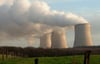 Atomkraft ist nicht nur riskant sondern laut Ökonomen auch extrem teuer.