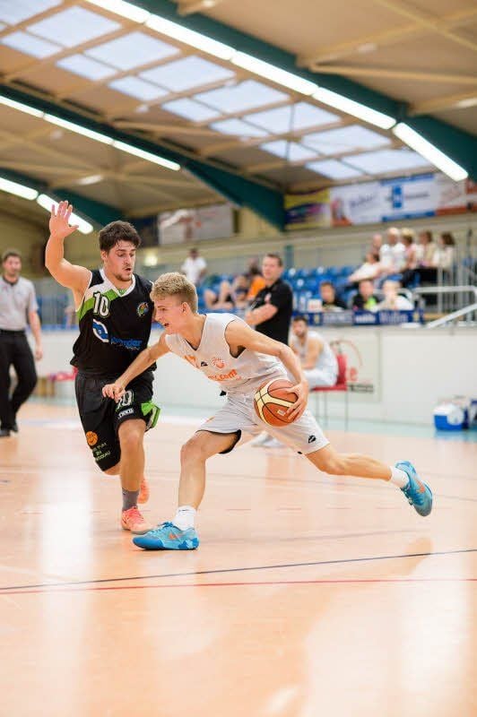 Roland Winterstein (r.), hier in einem früheren Spiel, war in Vechta einer der Lichtblicke bei den BSW Sixers.