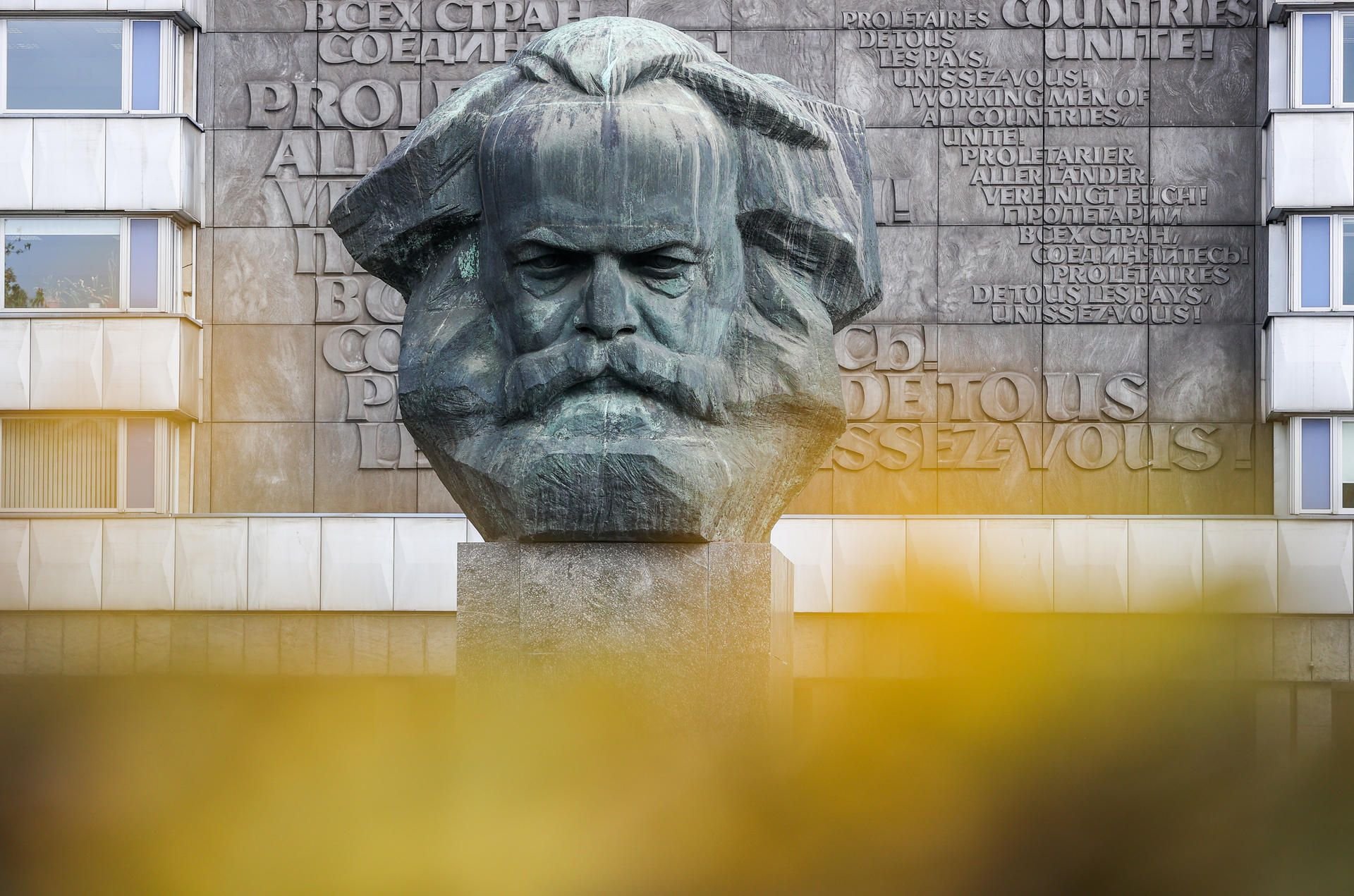 Das im Volksmund nur als "Nischl" bezeichnete Karl-Marx-Denkmal in Chemnitz.