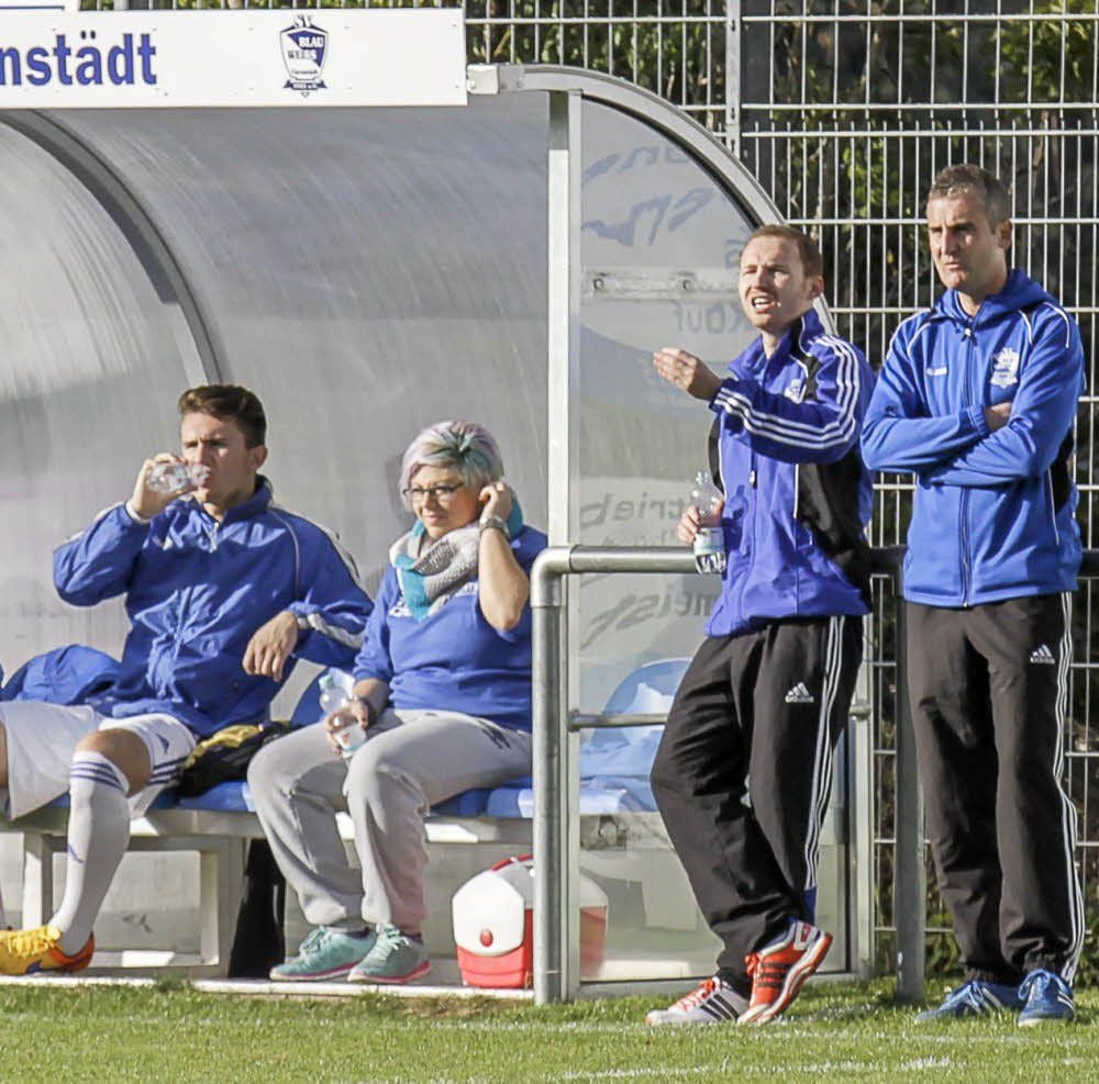 Im Dezember stand Felix Bartolini (2.v.r.) noch an der Trainerbank. Jetzt will er auch wieder spielen.