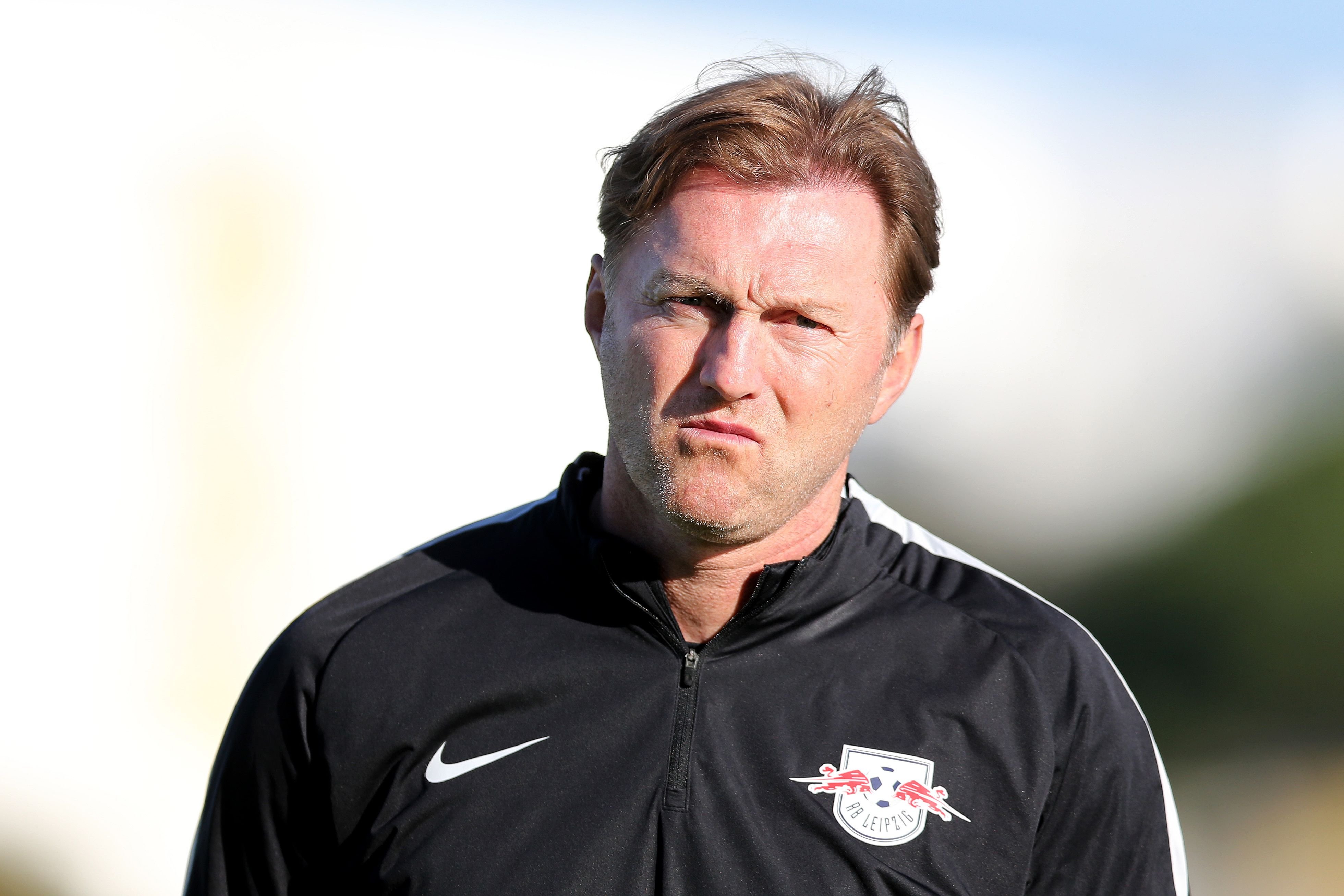 Cheftrainer von RB Leipzig Ralph Hasenhüttl sieht nach dem Spiel gegen Ajax Amsterdam etwas zerknirscht aus.