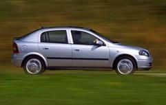 Sonderserie zum Erhalt der Kauffreude - Opel bietet den Vorgänger des neuen Astra derzeit auch als Sondermodell «Njoy» an. Es besitzt unter anderem Chromverzierungen und eine Klimaanlage.(Foto: dpa)