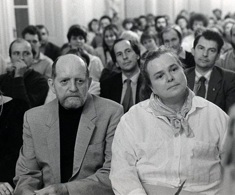 Das Dichterpaar Eva und Erwin Strittmatter (vorn) 1980 während einer Lesung im Berliner Schloss Friedrichsfelde. (FOTO: DPA)