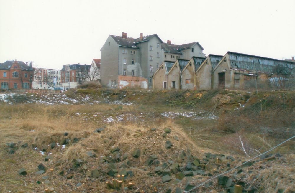 Am 13. März 2010 ergab sich ein ungehinderter Blick auf das 1885 in „Shed-Bauweise“ errichtete Fabrikgebäude der Firma Louis Gentsch, da kurz zuvor der Wildwuchs auf dem Gelände der früheren Piano-Union komplett entfernt worden war.