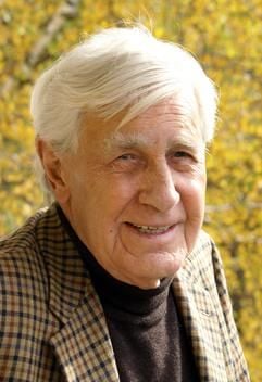 Eberhard Itzenplitz, in Holzminden geborener Regisseur von mehr als 80 Fernsehfilmen, feiert am Mittwoch (08.11.2006) in München seinen 80. Geburtstag. (Foto: dpa)