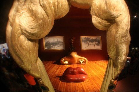 Das Theater-Museum ist ein Labyrinth aus Illusionen und Symbolen.(FOTO: DPA-TMN)
