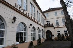 Im Hotel «Kurgarten am Walde» in Bad Kösen (Burgenlandkreis) fanden Veranstaltungen von NPD und DVU statt. (MZ-Foto: T. Biel)