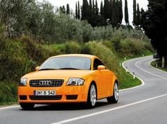 Durchgängige Beschleunigung - mit dem DSG-Getriebe ist beim Audi TT 3.2 quattro der Gangwechsel ohne Schaltpausen möglich. (Foto: dpa)