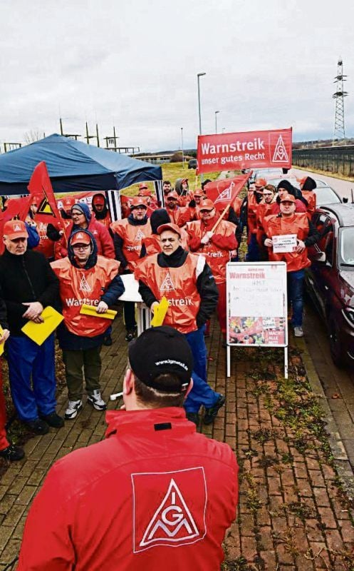 Hettstedt: Mitarbeiter der Höfer Metall Technik GmbH & Co. KG (HMT) streiken.