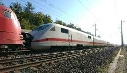 Der beschädigte ICE 992 Max Slevogh wird am