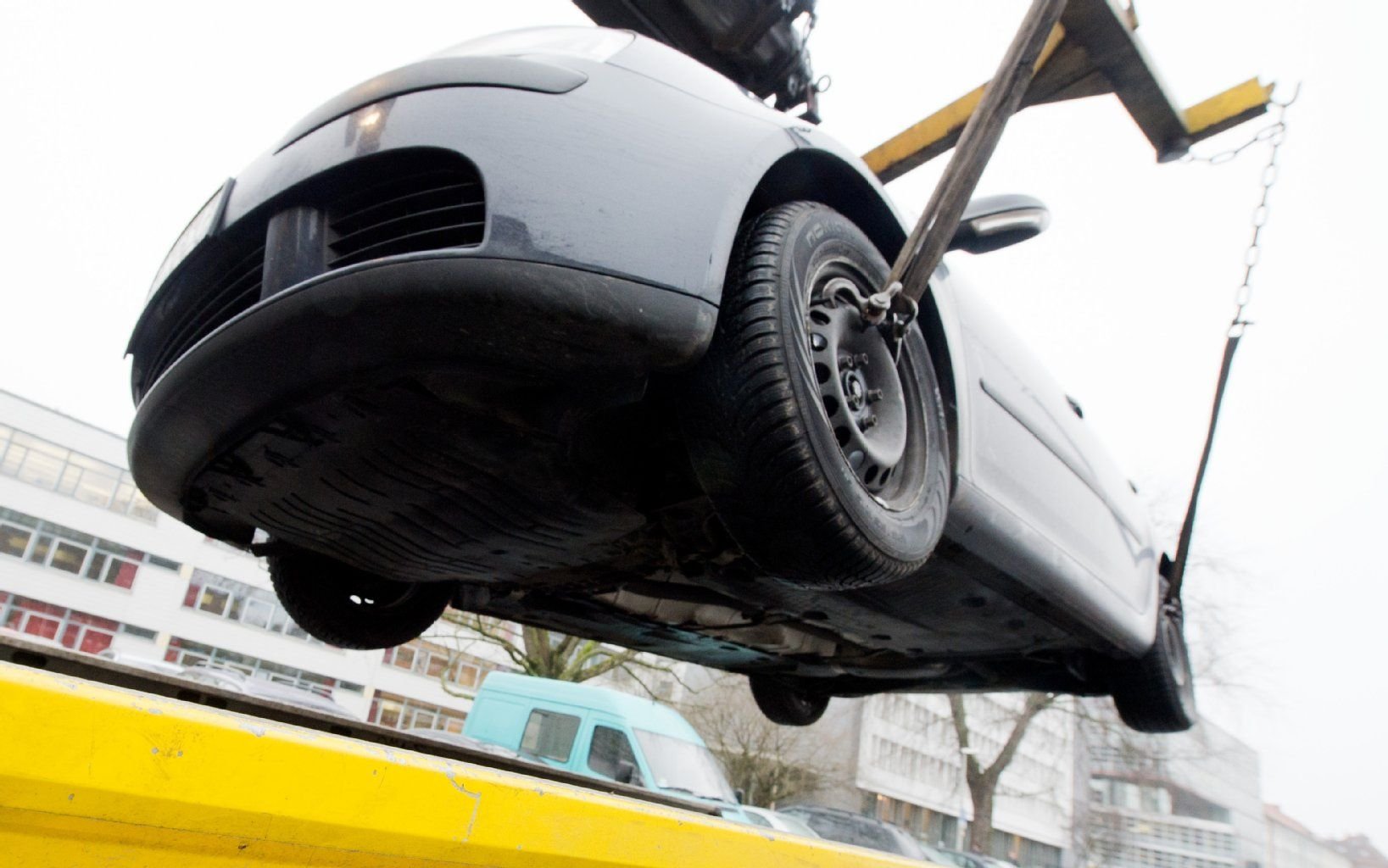 Dürfen zugeparkte Autofahrer den Abschleppwagen rufen?