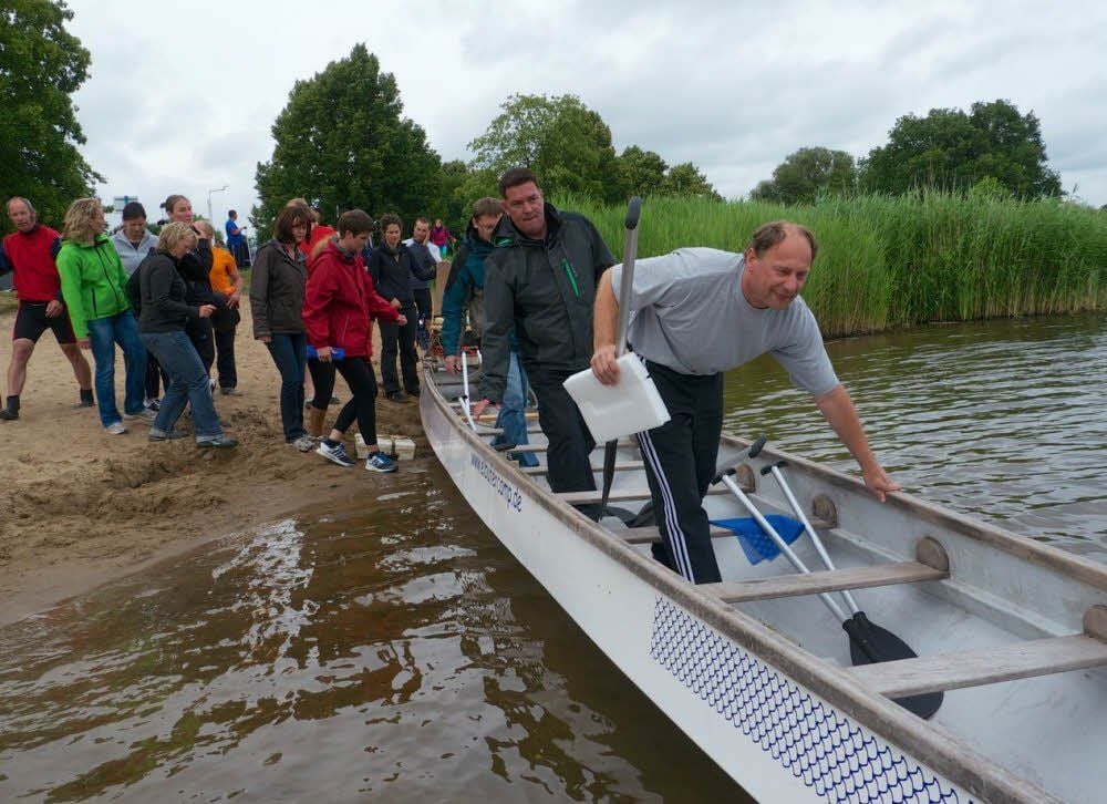Für das Training wurden die Drachenboote auf dem Kühnauer See zu Wasser gelassen.
