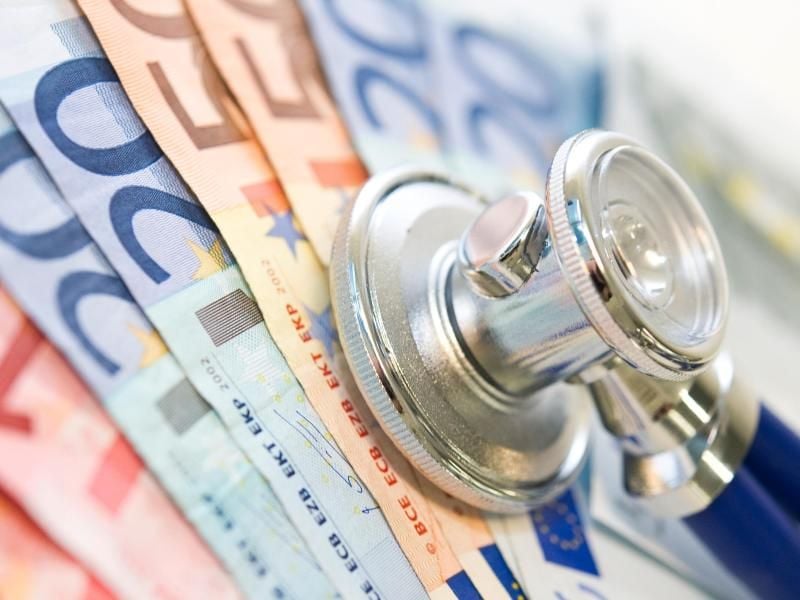 Die private Krankenversicherung greift nicht immer im Ausland. Foto: Franziska Gabbert