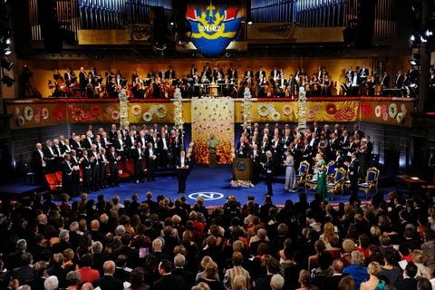 Der schwedische König Karl Gustaf übergab in Stockholm die Nobelpreise. Der Friedensnobelpreis wurde in der norwegischen Hauptstadt Oslo verliehen. (FOTO: DPA)